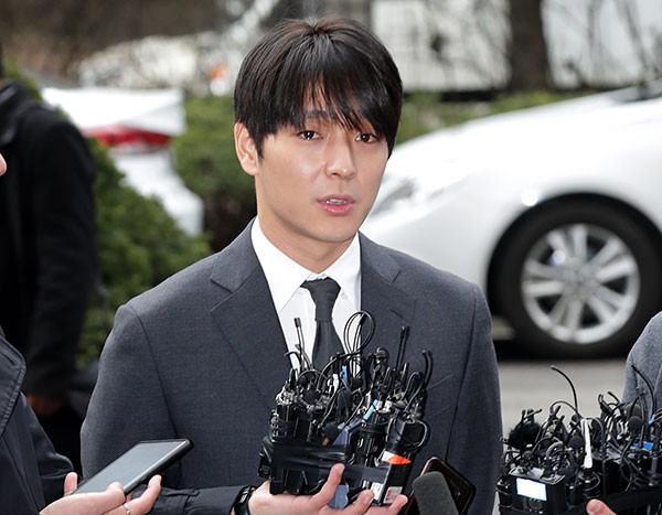 Ex-FT Island Member, Choi Jong-Hoon Is Booked For Bribing Police | E! News